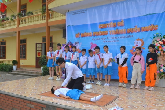 Trường Tiểu học thị trấn Yên Thành tổ chức chuyên đề 'Kỹ năng phòng tránh đuối nước' cho hơn 600 học sinh