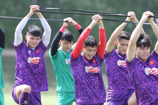 U23 Việt Nam tập luyện dưới trời nắng gắt, chạy đua tới giải U23 Châu Á