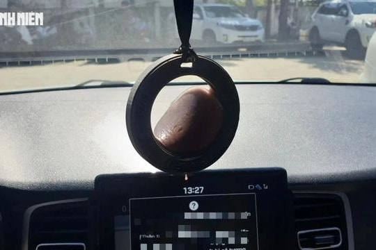 4 thứ tưởng vô hại để trong ô tô dưới nắng gắt gây hậu quả cho người dùng