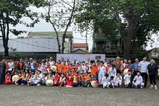 Miền Tây Nghệ An đón đoàn khách chạy Marathon đến từ các nước Châu Âu