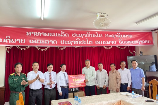 Huyện Quế Phong chúc Tết cổ truyền Bunpimay các huyện Mường Quắn và Xăm Tảy 