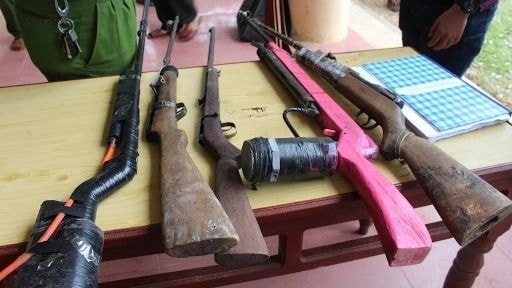 Khung hình phạt đối với tội chế tạo, tàng trữ, vận chuyển, sử dụng súng săn, vũ khí thô sơ