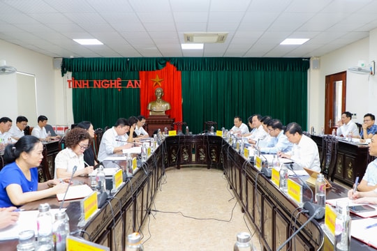 Phó Chủ tịch Thường trực UBND tỉnh Lê Hồng Vinh tiếp công dân định kỳ tháng 4/2024