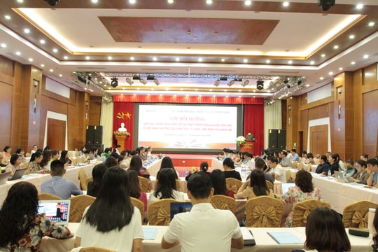 Khai mạc lớp bồi dưỡng văn học, nghệ thuật đối với sự phát triển công nghiệp văn hóa ở Việt Nam