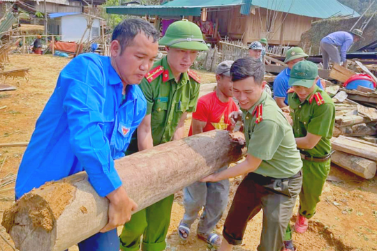 Các huyện miền Tây Nghệ An căng mình khắc phục hậu quả mưa đá, tố lốc