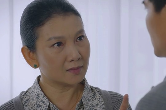 Nữ giám đốc được phong tặng NSND tuổi 48 gây sốt với cái tát trên phim giờ vàng