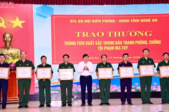 Trao thưởng thành tích xuất sắc trong đấu tranh phòng chống ma túy cho Bộ đội Biên phòng Nghệ An