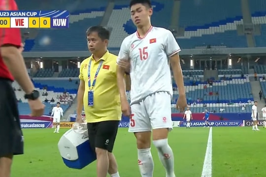 Tiền đạo Nguyễn Đình Bắc lật cổ chân, có thể lỡ vòng bảng giải U23 châu Á