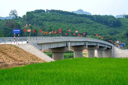 Có cầu mới vượt sông Hiếu, hơn 3 nghìn người dân Quỳ Châu thoát nỗi lo bị chia cắt cục bộ mùa mưa lũ