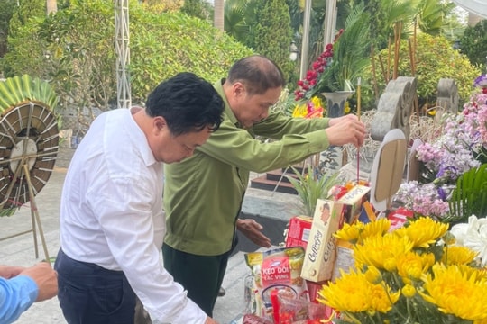 Hội Cựu chiến binh cơ quan Tỉnh ủy Nghệ An tri ân các anh hùng, liệt sĩ