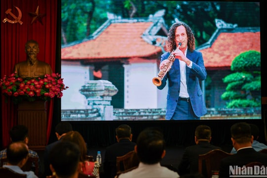 Báo Nhân Dân ra mắt MV Kenny G 'Going Home' quảng bá du lịch Việt Nam