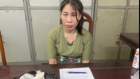 Video: 'Nữ quái' xách 2.000 viên ma túy bị tóm khi vừa bước xuống xe khách 