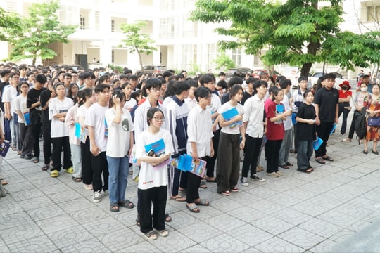 Hàng nghìn thí sinh tham dự Kỳ thi đánh giá năng lực tại Nghệ An