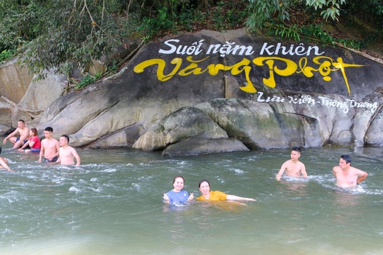 Những điểm 'giải nhiệt' thú vị ở huyện vùng cao Tương Dương