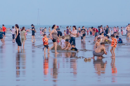 Trong 3 ngày tổ chức lễ hội, Cửa Lò đón trên 65.000 lượt khách, doanh thu trên 70 tỷ đồng