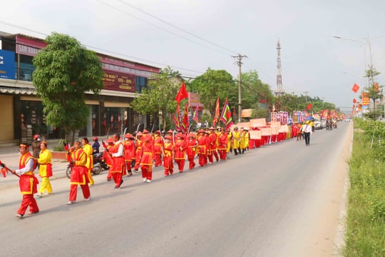 Đặc sắc lễ rước thần trong Lễ hội Đền Nguyễn Cảnh Hoan