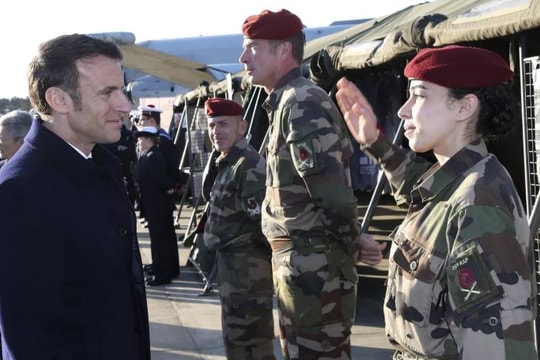 'Thật thảm hại', đó là cụm từ Cố vấn Mỹ nói về Macron và quân đội Pháp