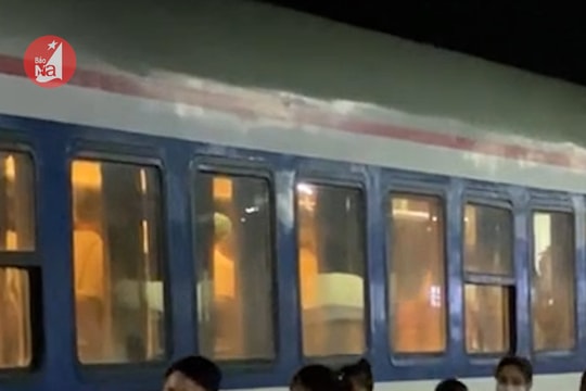 Bắt đầu kỳ nghỉ lễ, nhà ga, sân bay ở Nghệ An kín khách 