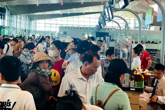 Nhà ga, sân bay ở Nghệ An tấp nập trong kỳ nghỉ lễ