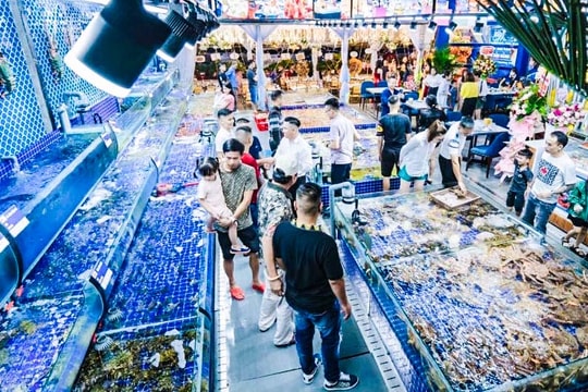 Nắng nóng, hải sản Nghệ An tăng giá mạnh dịp lễ