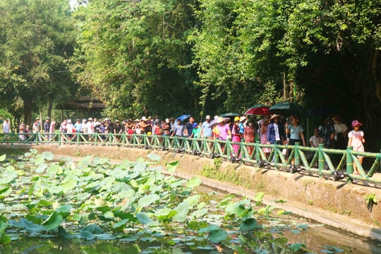 Hàng vạn du khách về thăm quê Bác dịp nghỉ lễ