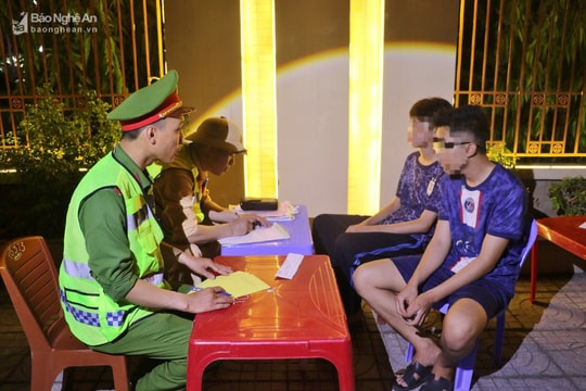 Mâu thuẫn tại quán game, nhóm thanh niên ở thành phố Vinh dùng hung khí 'nóng' để giải quyết