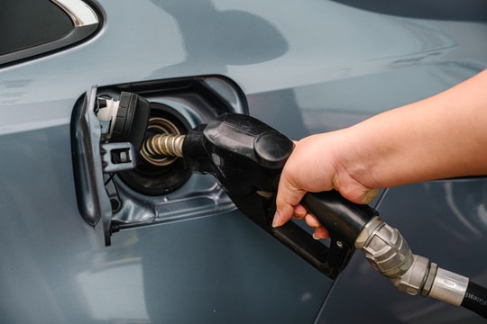 Những sai lầm phổ biến khi đổ xăng ô tô có thể khiến bảo hiểm từ chối bồi thường