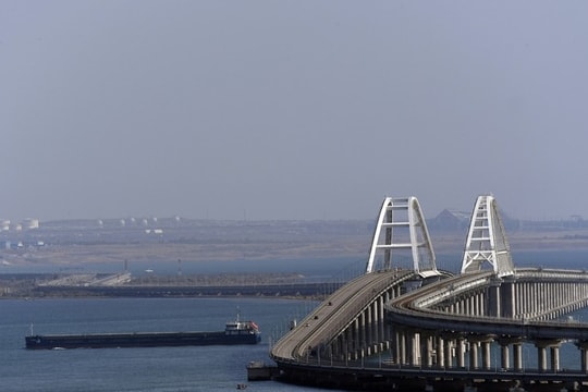 Hé lộ tình tiết mới về vụ đánh bom cầu Crimea năm 2022
