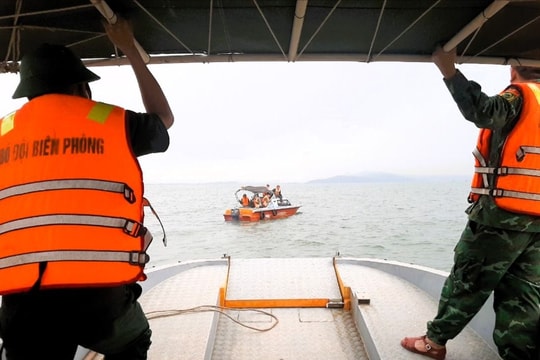 Phát hiện vị trí tàu cá NA 4611 TS bị lốc xoáy đánh chìm trên biển