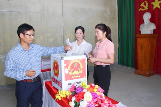 100% cử tri tham gia bỏ phiếu về Đề án sắp xếp đơn vị hành chính giai đoạn 2023 - 2025 tại huyện Nam Đàn 