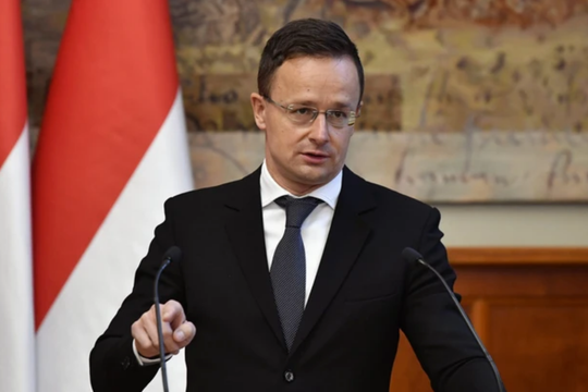 Ngoại trưởng Hungary: NATO đưa quân tới Ukraine sẽ vượt 'lằn ranh đỏ' của khối 