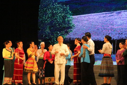 Công diễn vở kịch hát 'Lời Người lời của nước non' 