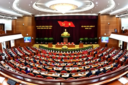 Bộ Chính trị ban hành Quy định thí điểm việc giao quyền, trách nhiệm cho người đứng đầu trong công tác cán bộ