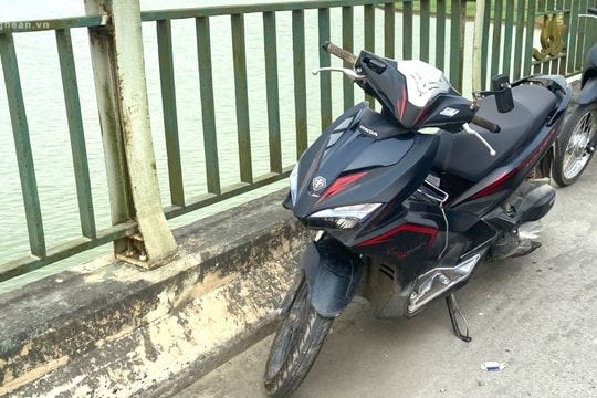 Tìm kiếm người đàn ông nghi nhảy cầu Bến Thủy 2 tự vẫn