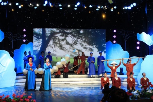 Chủ tịch UBND huyện Thanh Chương chỉ đạo hoàn thiện thủ tục hỗ trợ các câu lạc bộ ví, giặm