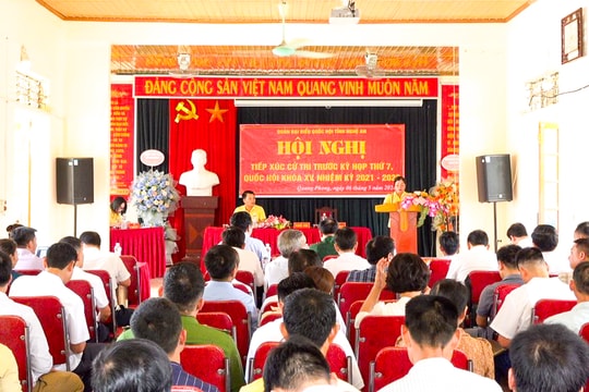 Cử tri Quế Phong kiến nghị sớm giải quyết những vướng mắc trong công tác bàn giao quản lý đất và bảo vệ rừng