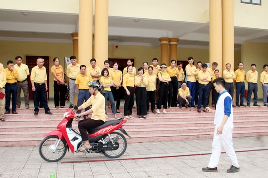 Nghệ An tuyên truyền 'Toàn dân xây dựng văn hóa giao thông an toàn' năm 2024