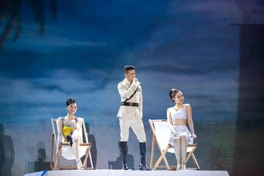 Bộ Văn hóa vào cuộc vụ Đàm Vĩnh Hưng đeo huy hiệu lạ trong show diễn