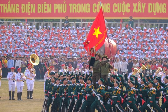 TRỰC TIẾP: Diễu binh, diễu hành kỷ niệm trọng thể 70 năm Chiến thắng Điện Biên Phủ