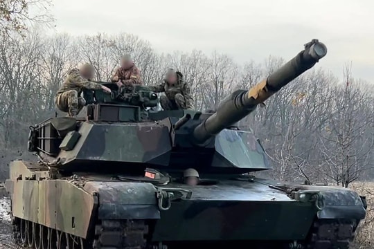 Video máy bay không người lái của Nga tấn công xe tăng Abrams do Mỹ sản xuất