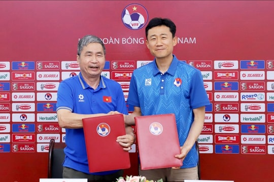 VFF công bố trợ lý đắc lực của huấn luyện viên Kim Sang-sik