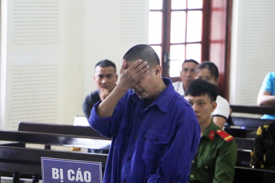 Dùng dao chém hàng xóm vì bị nghi đập vịt… gãy chân