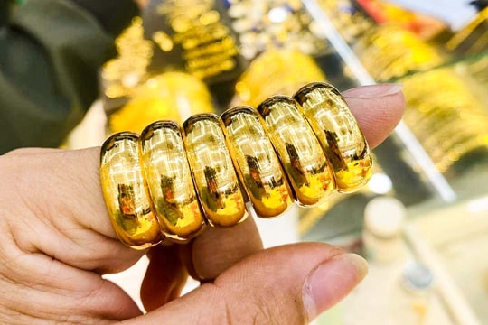 Vàng miếng tăng phi mã, người dân Nghệ An chuyển hướng mua vàng nhẫn 