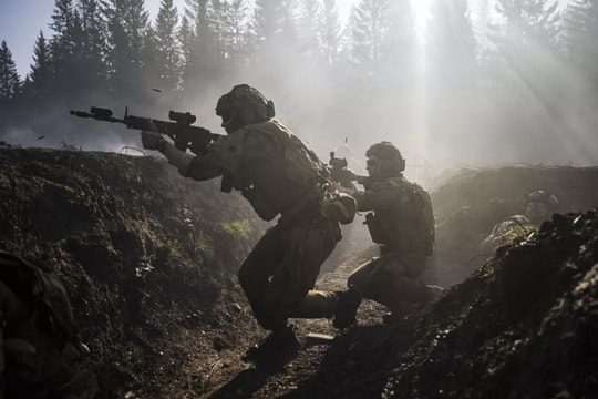 Thủ tướng Ba Lan thừa nhận binh sĩ NATO có mặt ở Ukraine 