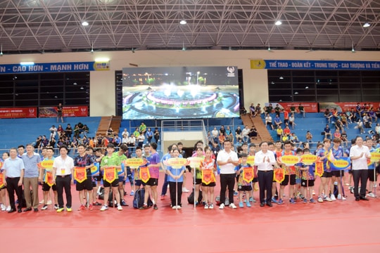 Hơn 400 vận động viên tham gia Giải vô địch bóng bàn Nghệ An mở rộng tranh Cúp Vinh Riverside
