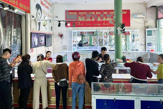 Giá vàng lập đỉnh trên 92 triệu đồng/lượng, ở Nghệ An không có tình trạng chen chúc giao dịch vàng
