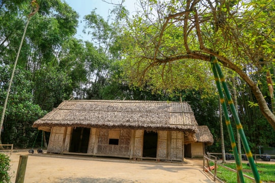 Cụm di tích làng Chùa (làng Hoàng Trù) Quê ngoại - Nơi Chủ tịch Hồ Chí Minh chào đời