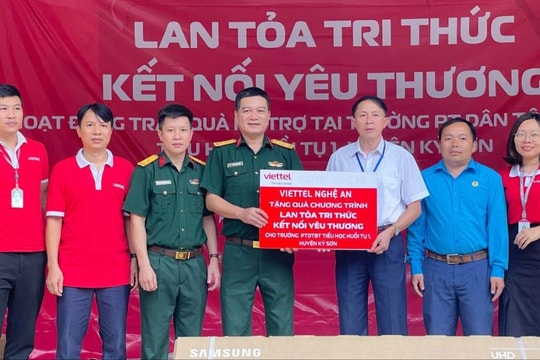 Viettel Nghệ An ‘Lan tỏa tri thức - Kết nối yêu thương’ tại xã Huồi Tụ, huyện Kỳ Sơn