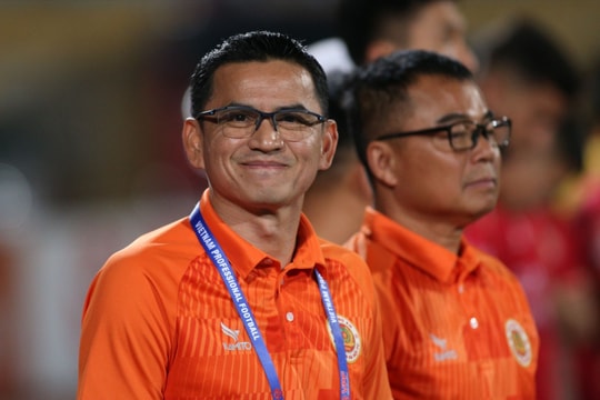 Huấn luyện viên Kiatisak bất ngờ chia tay Câu lạc bộ Công an Hà Nội