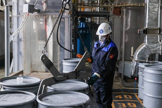 Tổng thống Mỹ ký sắc lệnh nghiêm cấm nhập khẩu urani từ Nga